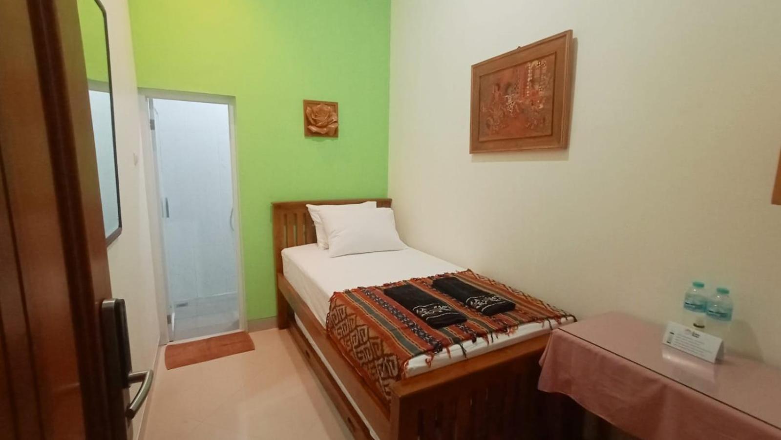 יוגיאקרטה The Cabin Hotel Ambasador מראה חיצוני תמונה